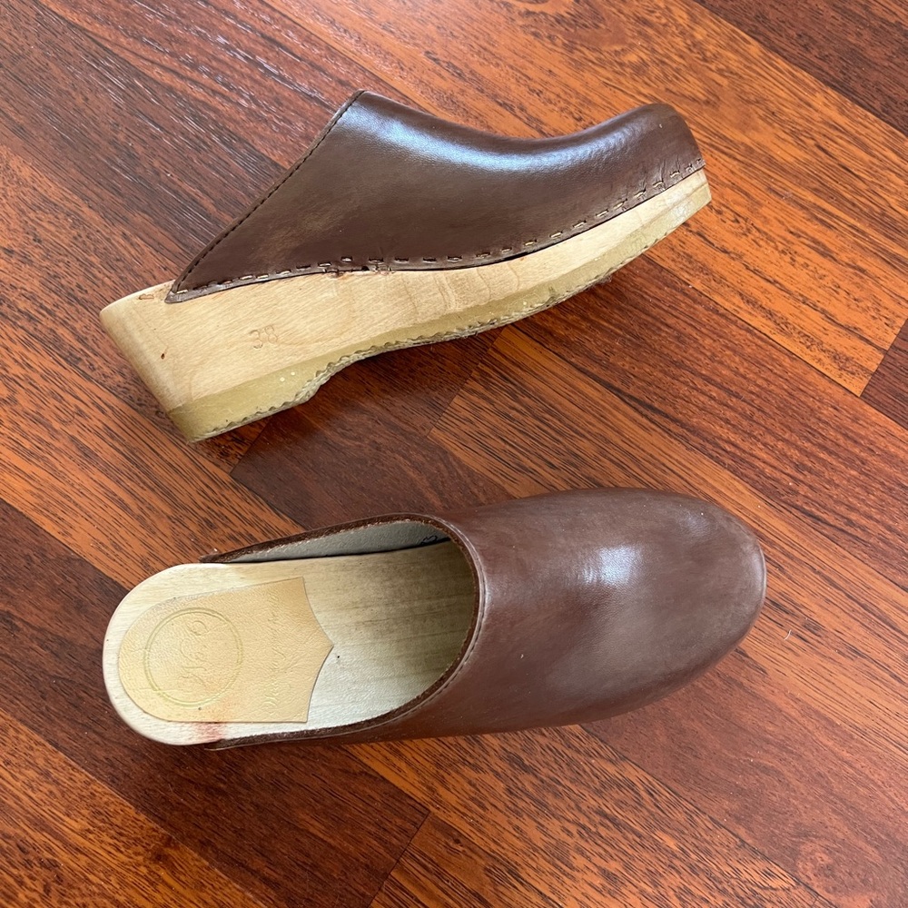 No. 6 Clogs brown size 38